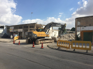 بالصور: بلدية اللد تهدم السوق القديم في المدينة لإقامة مبنى البلدية الجديد